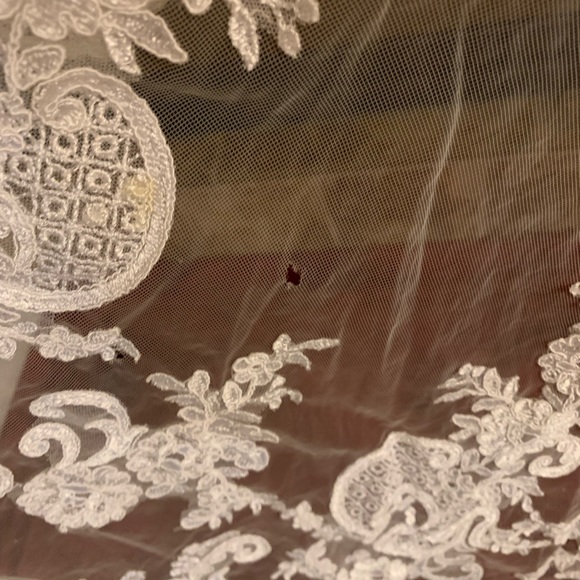 ⭐️ HOST PICK ⭐️Allure Wedding Dress C387 - Picture 8 of 12